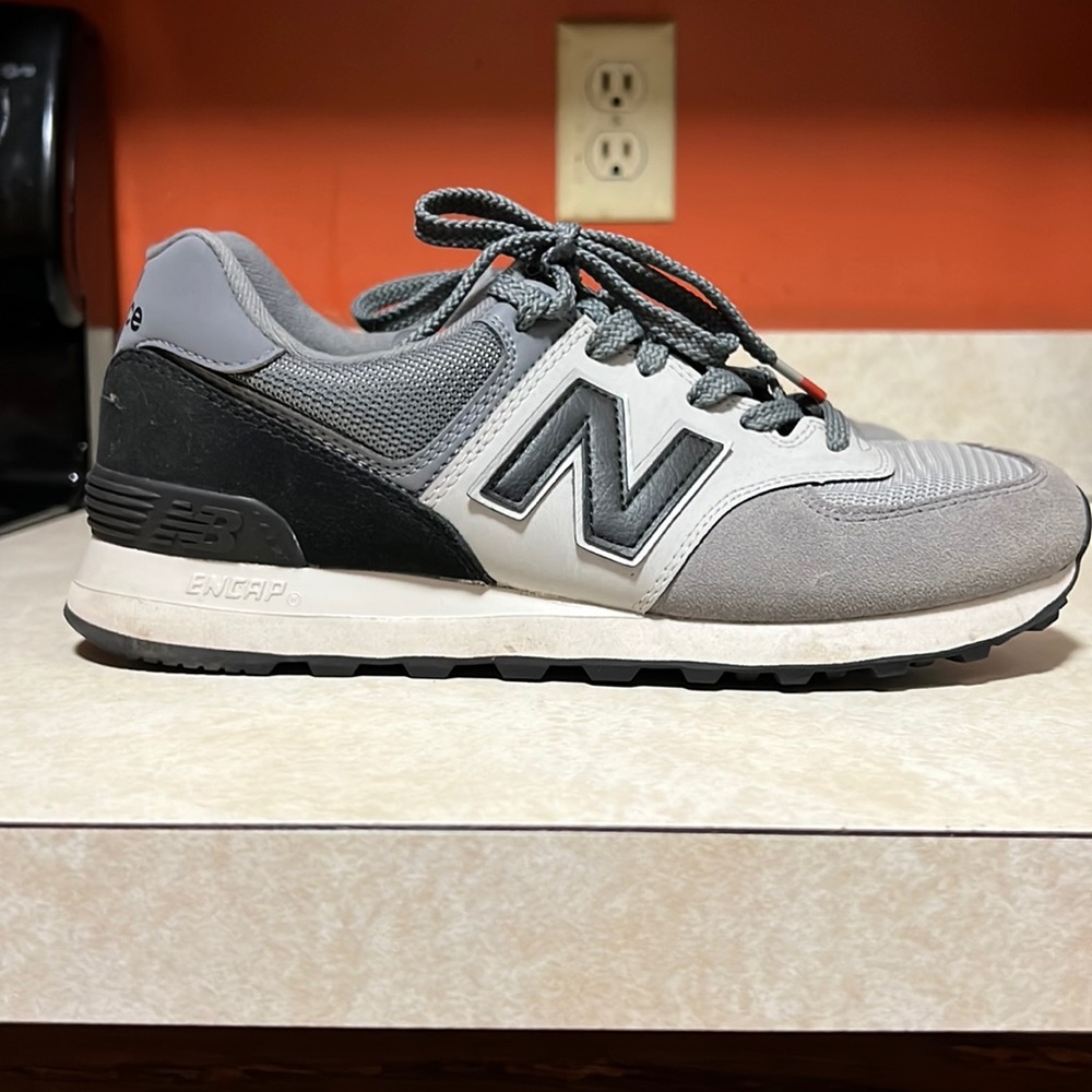 Mens size 8 New Balance 574 grey.